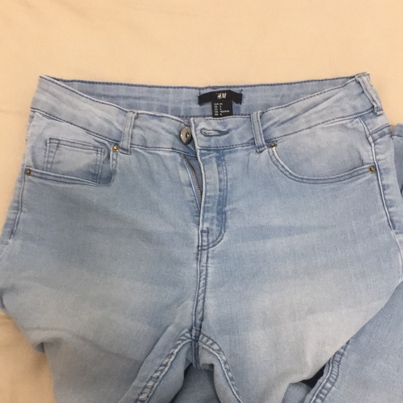 H&M light wash skinny jeans - Picture 2 of 2